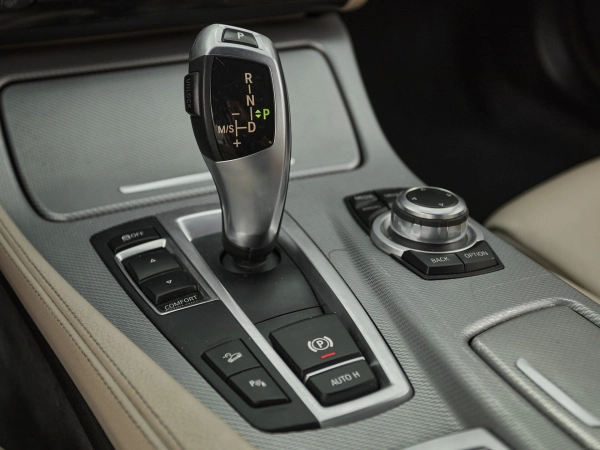 BMW 5 серии, VI (F10/F11/F07) Рестайлинг фото №16