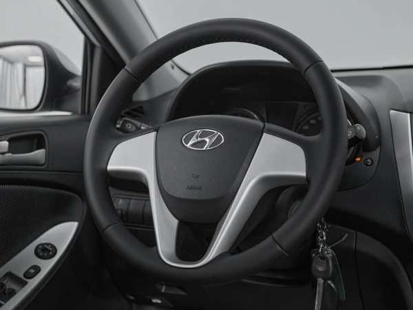 Hyundai Solaris, I фото №10