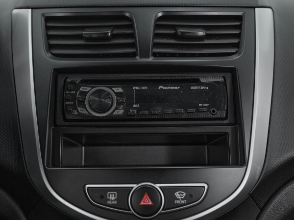 Hyundai Solaris, I фото №12
