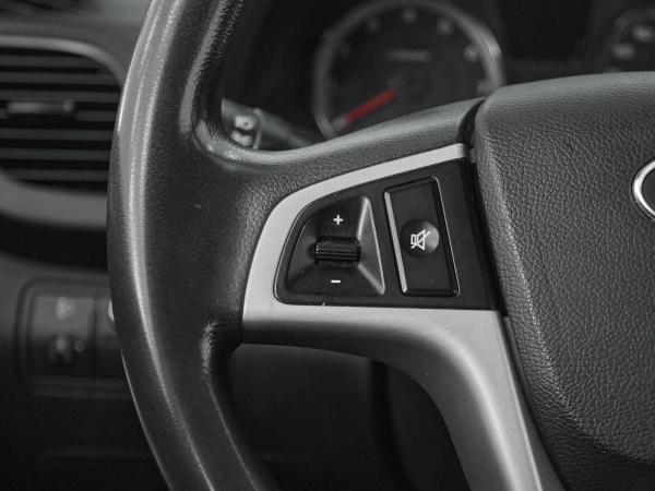 Hyundai Solaris, I фото №11
