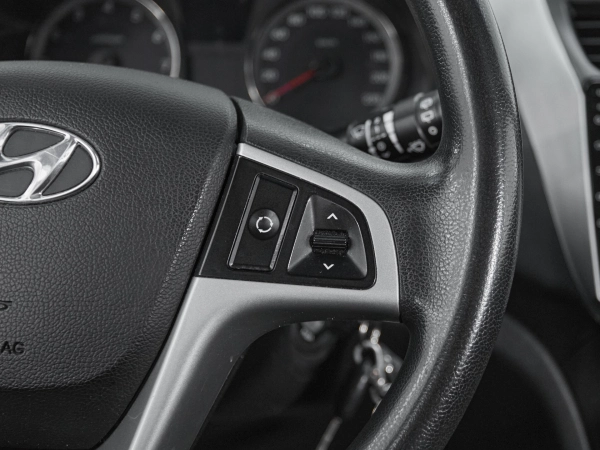 Hyundai Solaris, I фото №12
