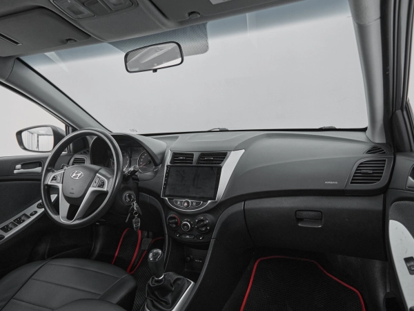 Hyundai Solaris, I фото №9