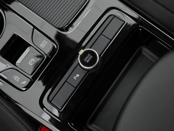 Kia K5, III фото №22