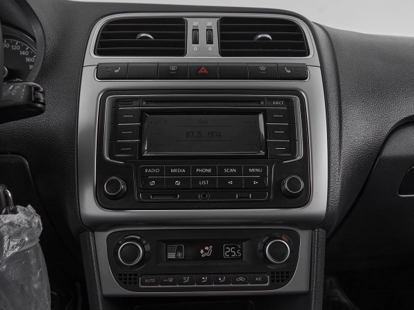 Volkswagen Polo, V Рестайлинг фото №14