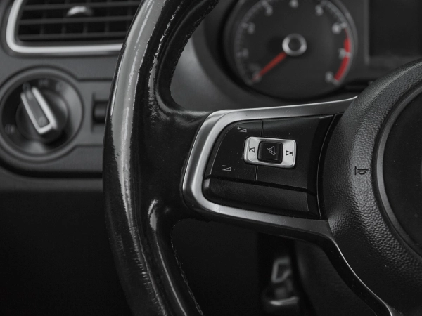 Volkswagen Polo, V Рестайлинг фото №11
