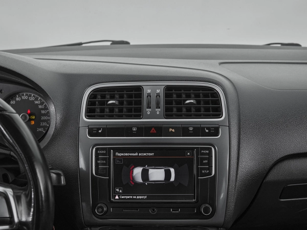 Volkswagen Polo, V Рестайлинг фото №16