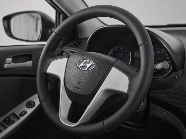 Hyundai Solaris, I фото №9