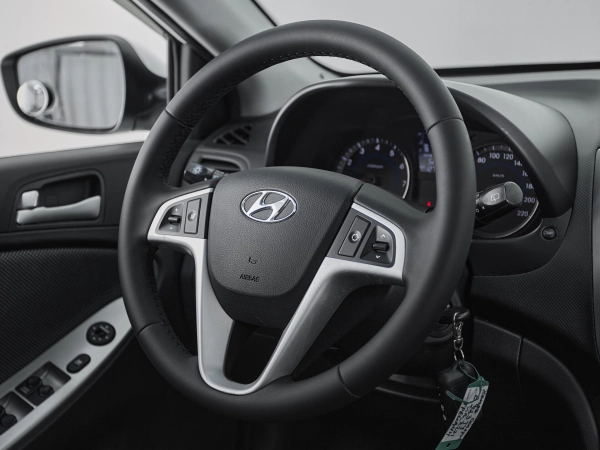 Hyundai Solaris, I фото №10