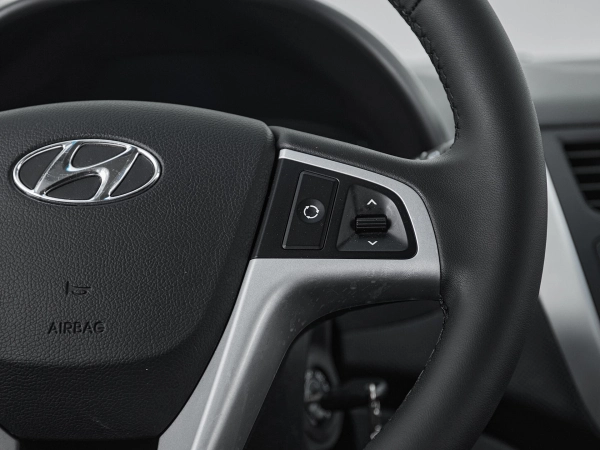 Hyundai Solaris, I фото №12