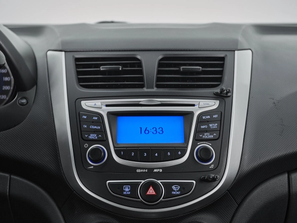 Hyundai Solaris, I фото №14