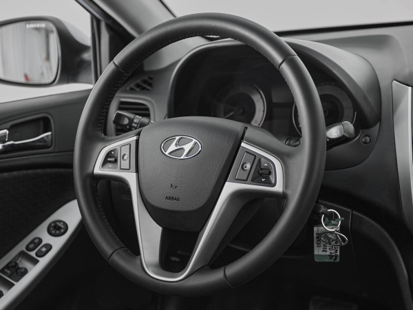 Hyundai Solaris, I фото №10
