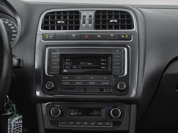 Volkswagen Polo, V Рестайлинг фото №14