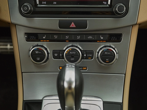Volkswagen Passat CC, I Рестайлинг фото №15
