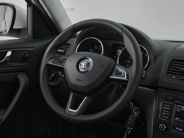 Skoda Yeti, I Рестайлинг фото №10