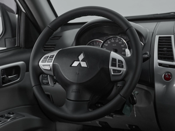 Mitsubishi Pajero Sport, II фото №10