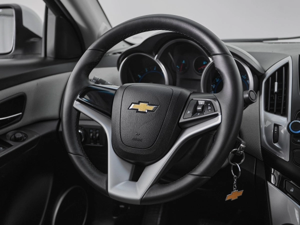 Chevrolet Cruze, I Рестайлинг фото №10