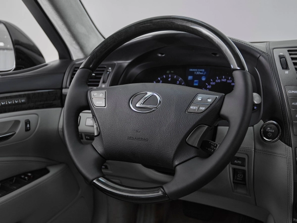 Lexus LS, IV фото №11