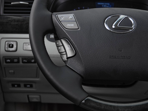 Lexus LS, IV фото №12