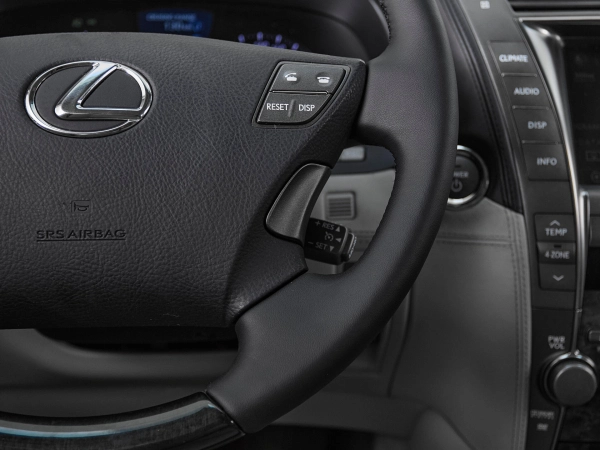 Lexus LS, IV фото №13