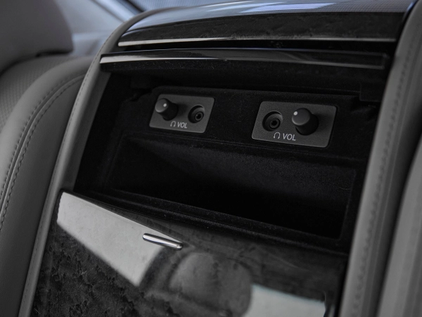 Lexus LS, IV фото №28