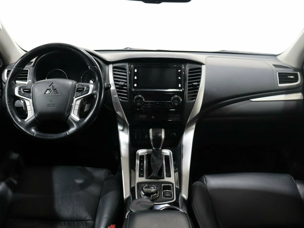 Mitsubishi Pajero Sport, III фото №10