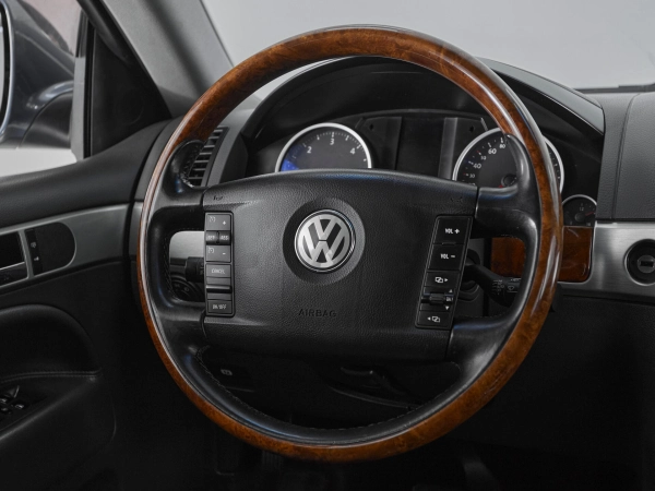 Volkswagen Touareg, I Рестайлинг фото №10