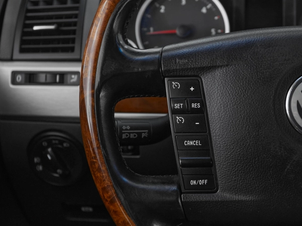 Volkswagen Touareg, I Рестайлинг фото №11