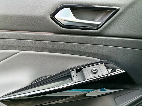 Volkswagen ID.4, I фото №18