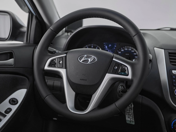 Hyundai Solaris, I фото №10
