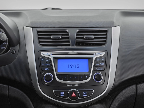 Hyundai Solaris, I фото №14