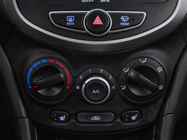 Hyundai Solaris, I фото №15