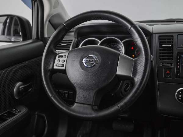 Nissan Tiida, I Рестайлинг фото №10