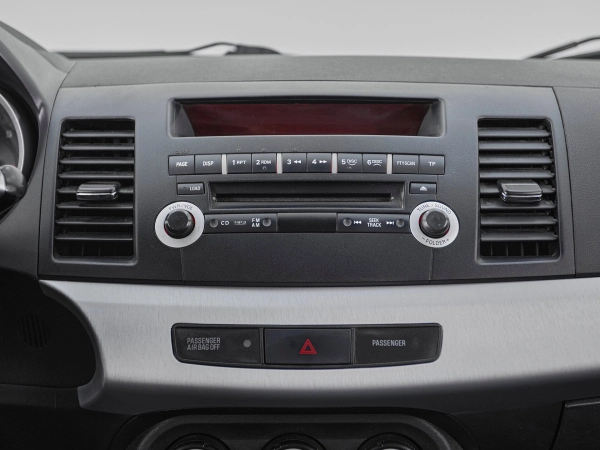 Mitsubishi Lancer, X фото №13