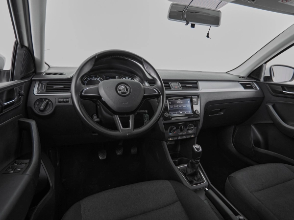 Skoda Rapid, I Рестайлинг фото №7