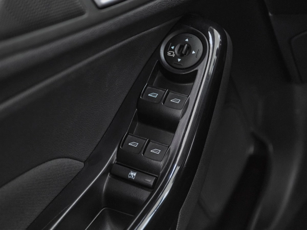 Ford Fiesta, Mk6 Рестайлинг фото №12