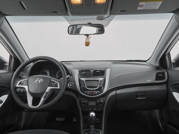 Hyundai Solaris, I фото №8