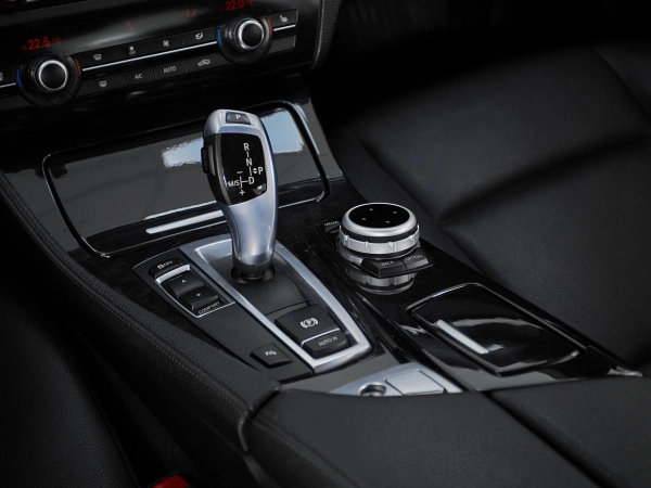 BMW 5 серии, VI (F10/F11/F07) Рестайлинг фото №17