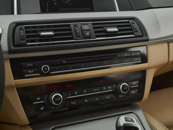 BMW 5 серии, VI (F10/F11/F07) Рестайлинг фото №21