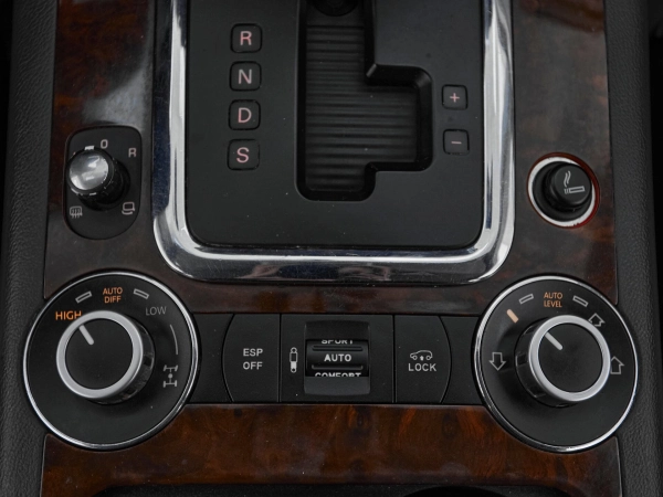 Volkswagen Touareg, I Рестайлинг фото №18