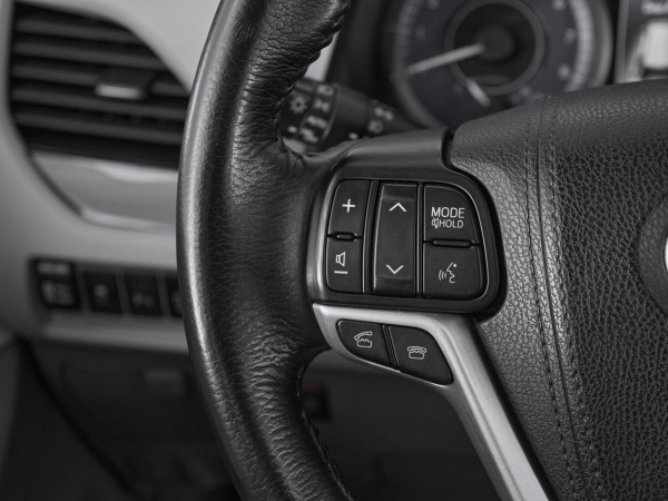 Toyota Sienna, III Рестайлинг фото №11