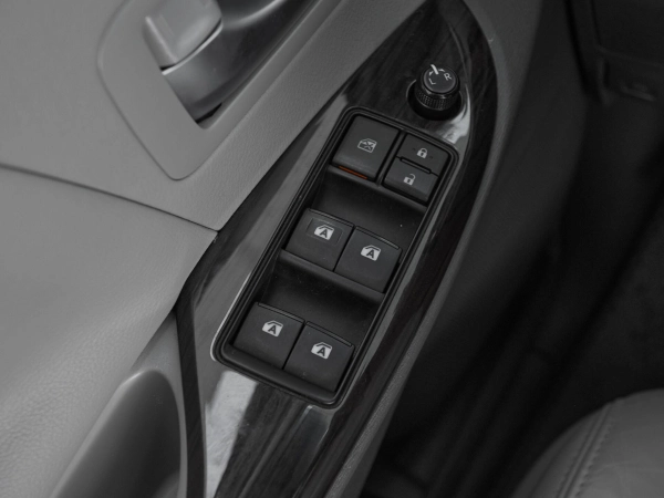 Toyota Sienna, III Рестайлинг фото №13