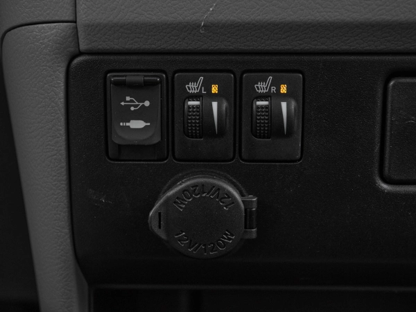 Toyota Sienna, III Рестайлинг фото №15