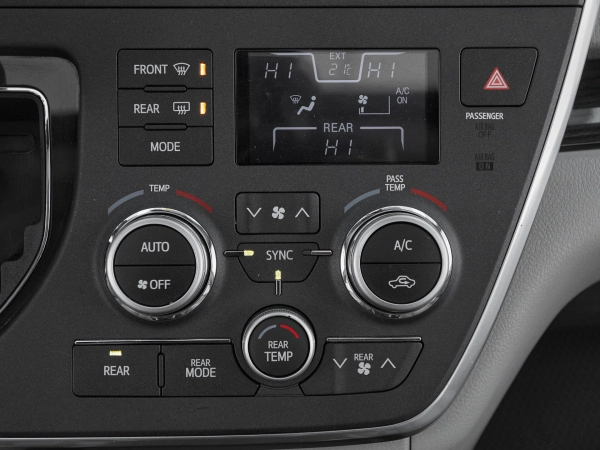 Toyota Sienna, III Рестайлинг фото №19