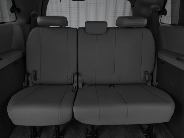 Toyota Sienna, III Рестайлинг фото №23