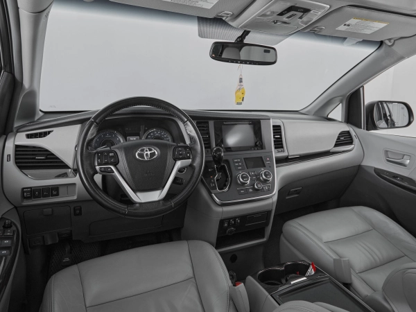 Toyota Sienna, III Рестайлинг фото №7