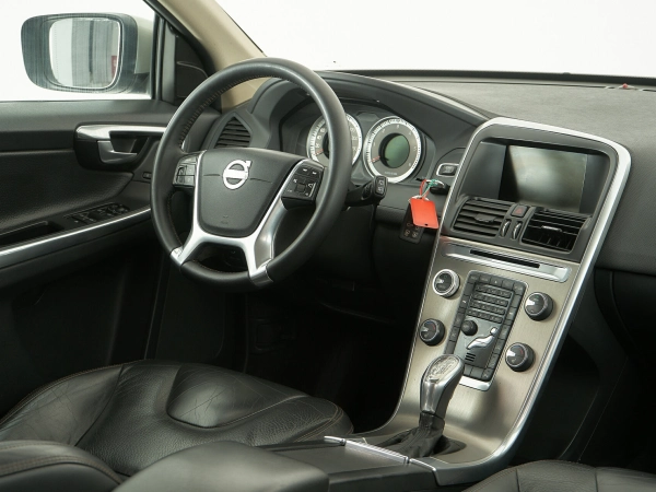 Volvo XC60, I Рестайлинг фото №12