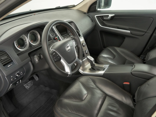 Volvo XC60, I Рестайлинг фото №14