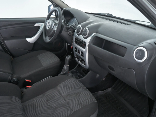 Renault Logan, I Рестайлинг фото №12
