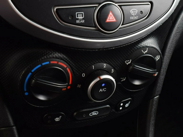 Hyundai Solaris, I фото №8