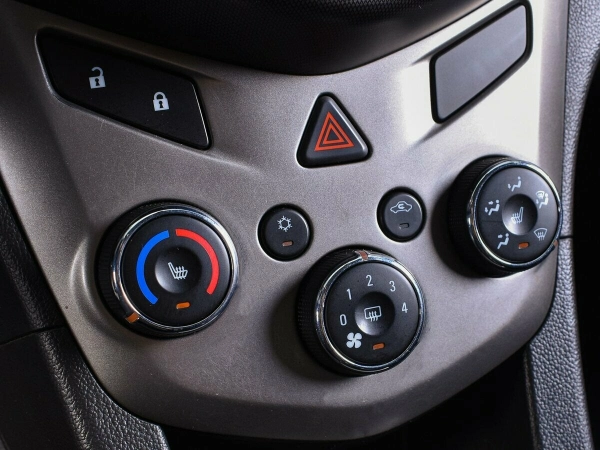 Chevrolet Aveo, II фото №8